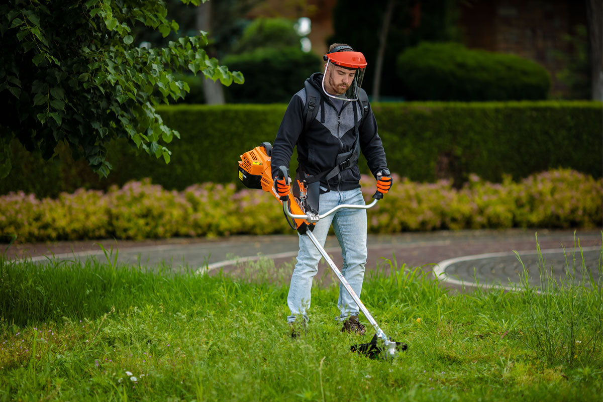 BC 2700 XCE Benzin-Freischneider – 46,5 cm³, 1,95 kW, 46 cm Schnittkreis & Profi-Tragegurt – VI-046518