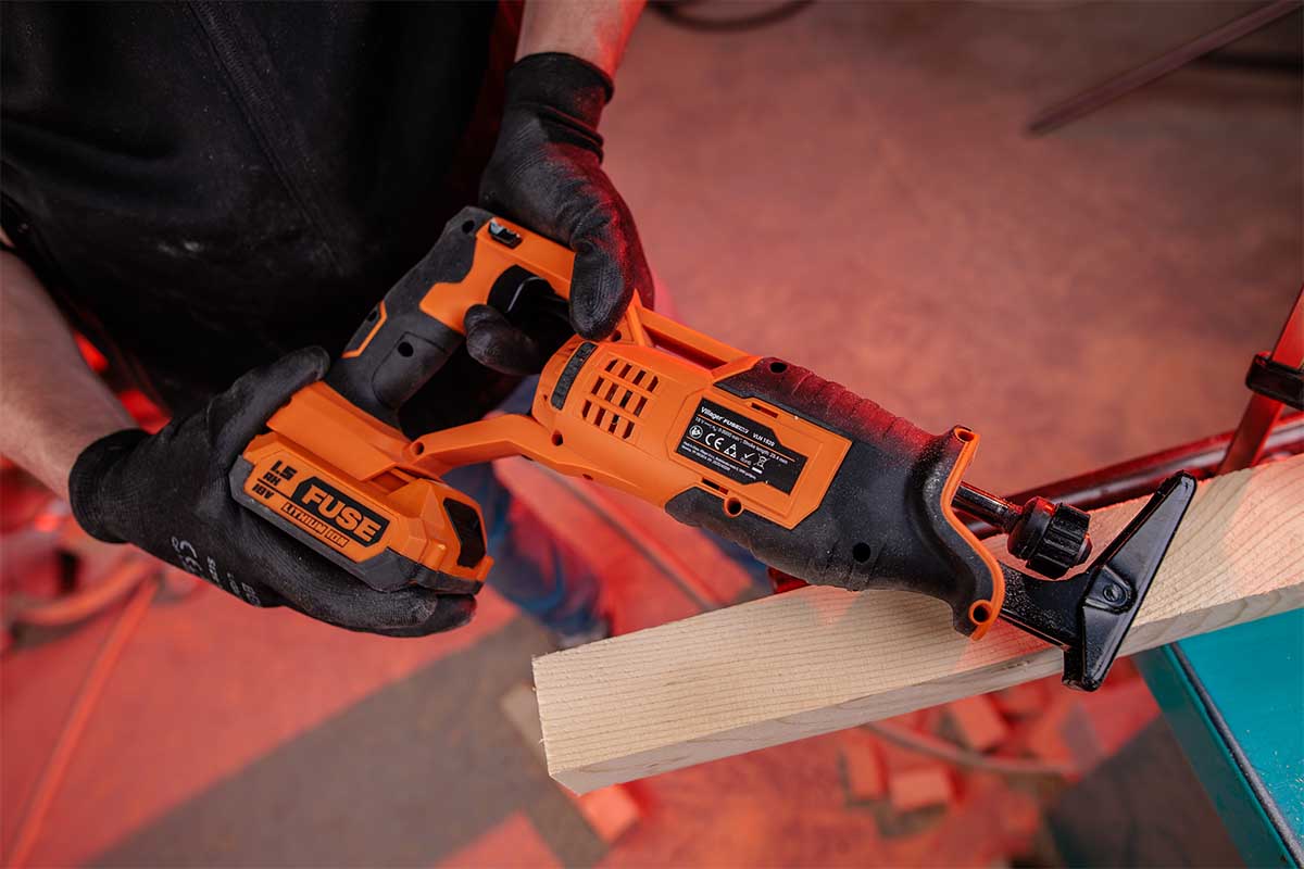 FUSE VLN 1520 Akku-Säbelsäge – Kompakt, kraftvoll & vielseitig einsetzbar - VI-60099