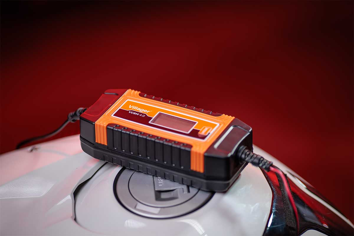 Villager VCBM 4.0 – Intelligentes Batterieladegerät für 6V & 12V (14–140 Ah) - VI-071737