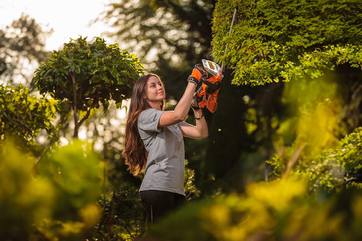 FUSE VHT 4420 Akku-Heckenschere – leicht, leise und effizient für präzisen Heckenschnitt - VI-72304