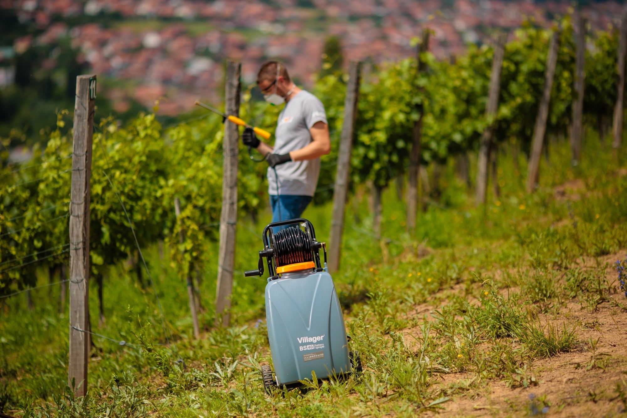 BS 40 Akku-Drucksprüher – 40 L Tank, 6 bar Druck, 30 m Schlauch, 10 m Reichweite - VI-082503