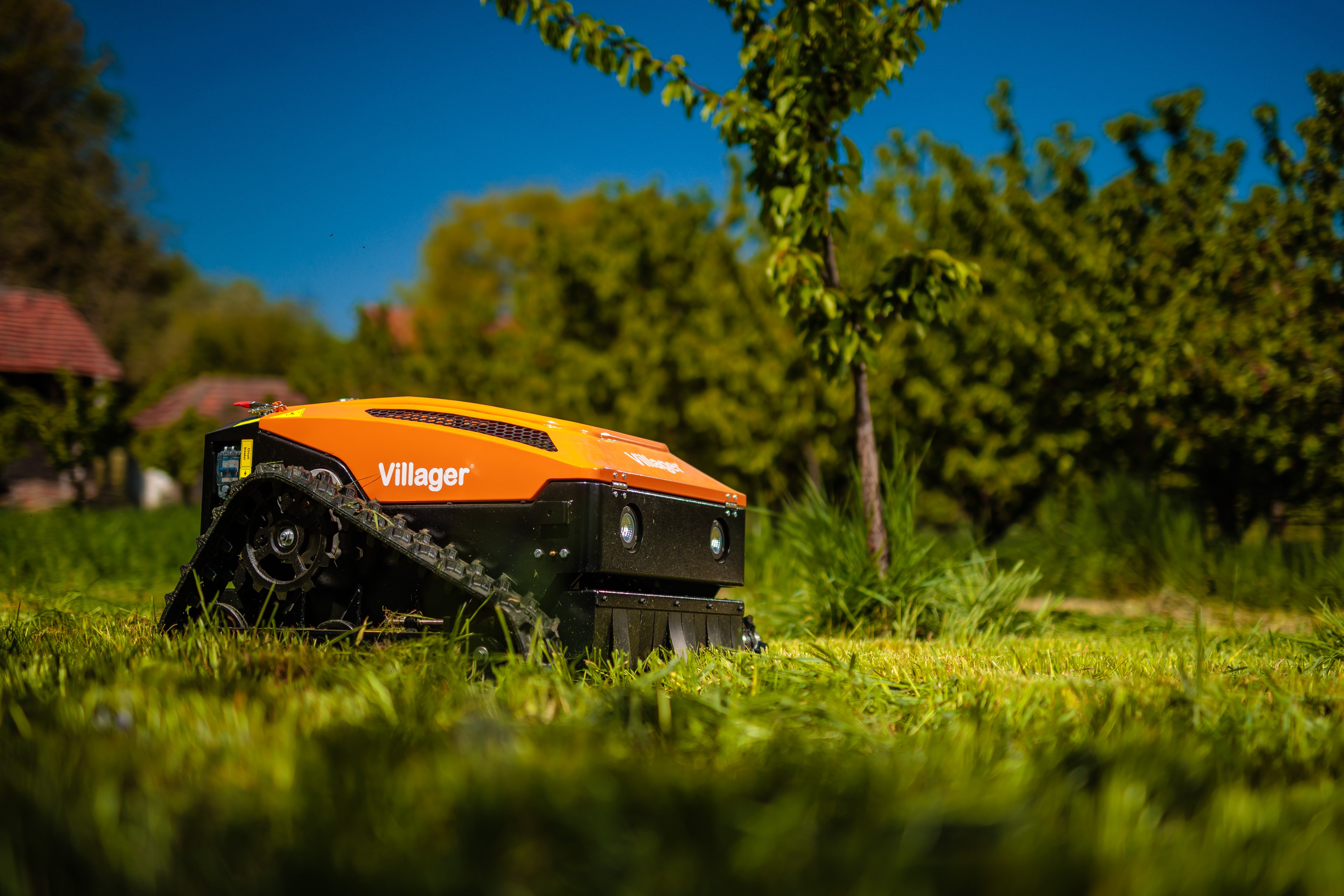 Villager RC 53 Ferngesteuerte Mähraupe, E-Start Funk-Raupenmäher – ferngesteuerter Hybrid-Mäher für Hänge und Problemflächen ca. 3000m2 - VI-089542