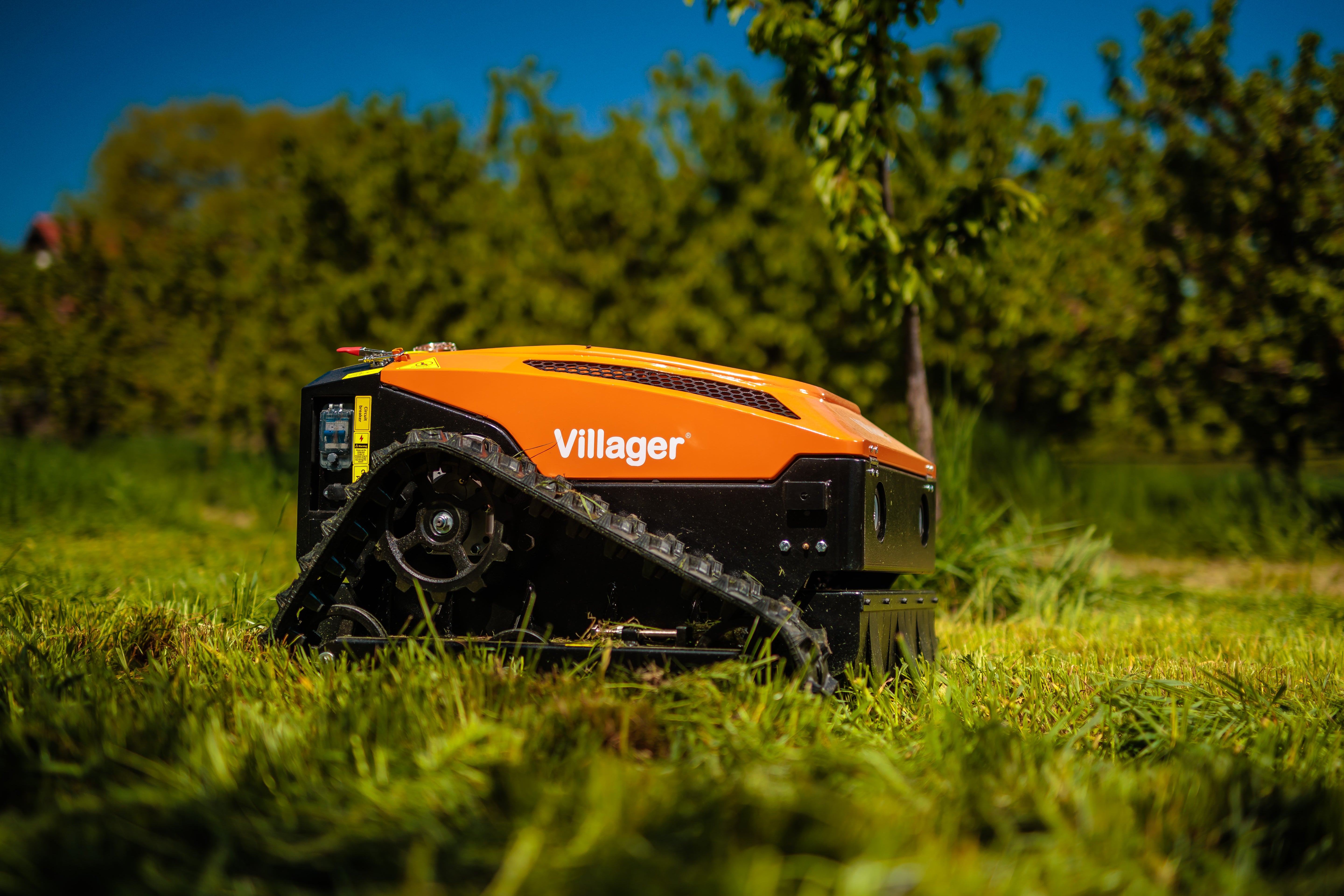 Villager RC 53 Ferngesteuerte Mähraupe, E-Start Funk-Raupenmäher – ferngesteuerter Hybrid-Mäher für Hänge und Problemflächen ca. 3000m2 - VI-089542