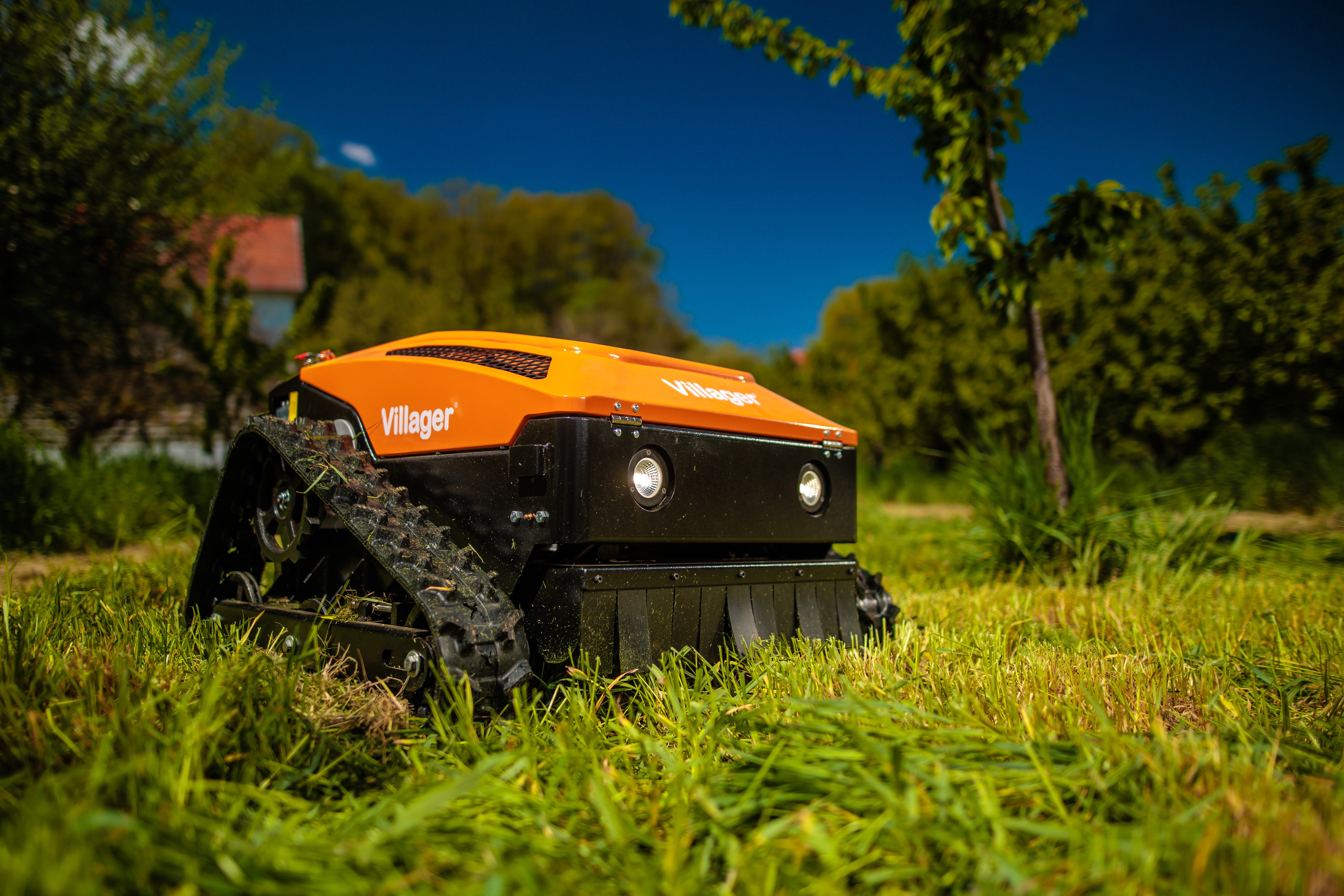 Villager RC 53 Ferngesteuerte Mähraupe, E-Start Funk-Raupenmäher – ferngesteuerter Hybrid-Mäher für Hänge und Problemflächen ca. 3000m2 - VI-089542