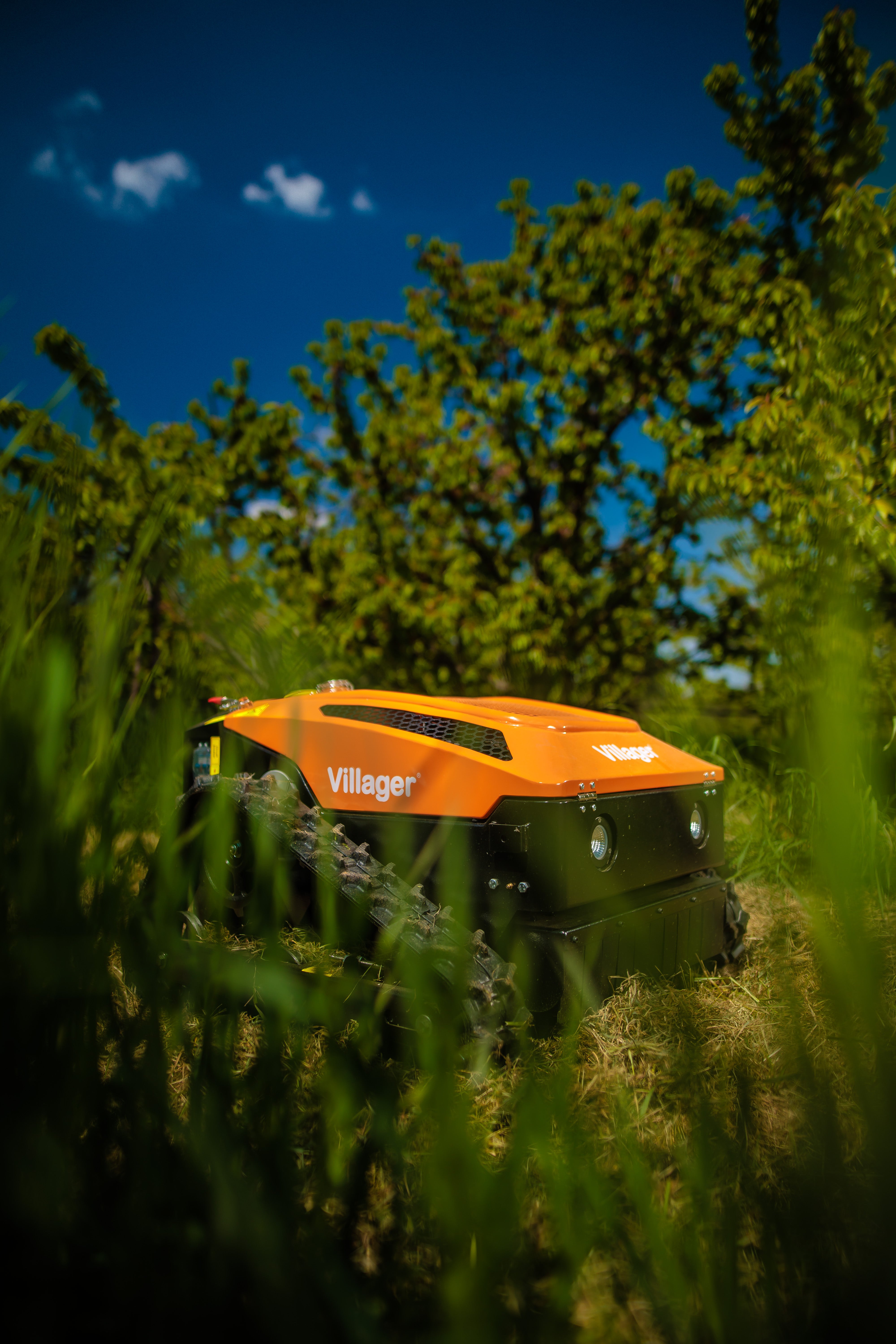 Villager RC 53 Ferngesteuerte Mähraupe, E-Start Funk-Raupenmäher – ferngesteuerter Hybrid-Mäher für Hänge und Problemflächen ca. 3000m2 - VI-089542