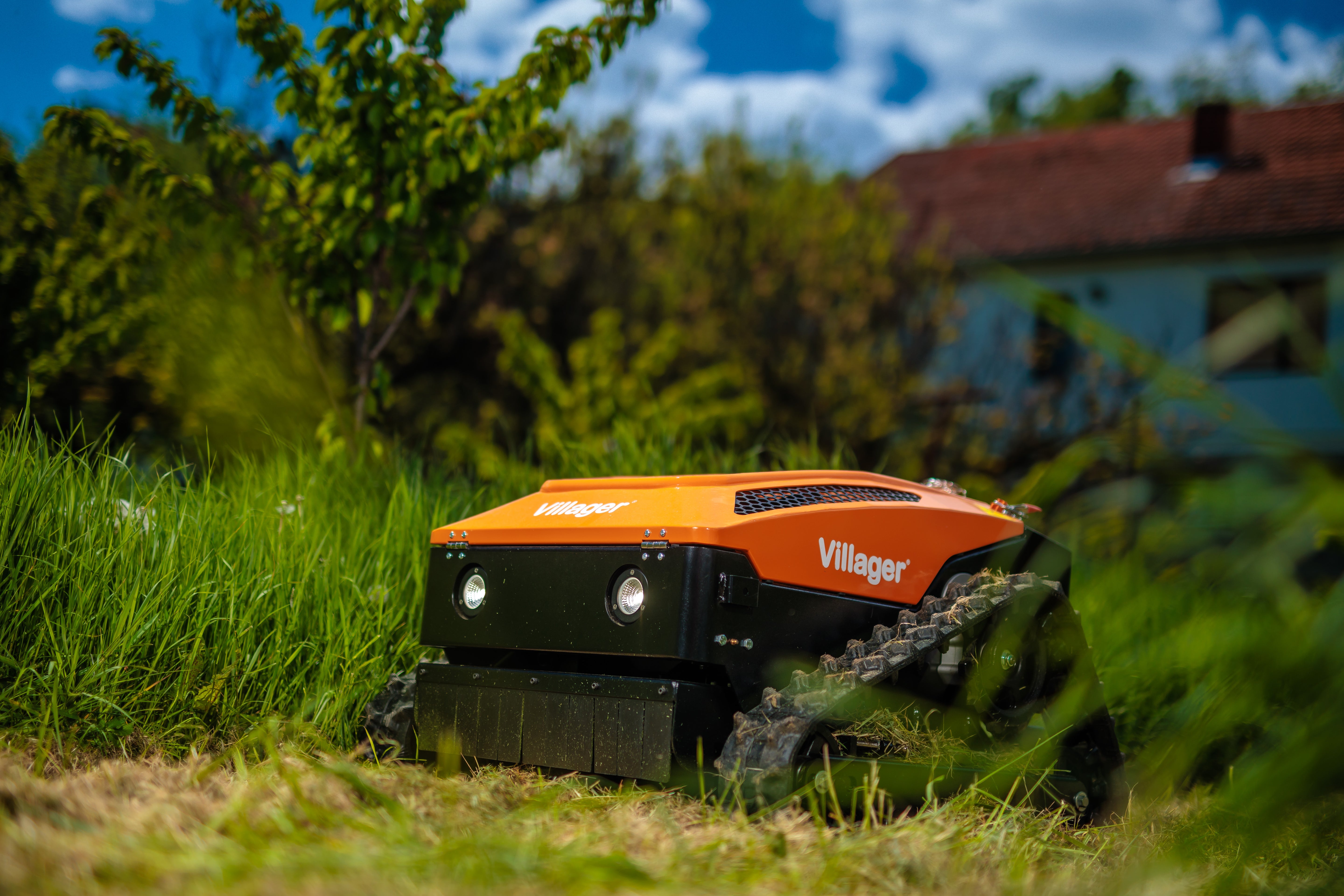 Villager RC 53 Ferngesteuerte Mähraupe, E-Start Funk-Raupenmäher – ferngesteuerter Hybrid-Mäher für Hänge und Problemflächen ca. 3000m2 - VI-089542