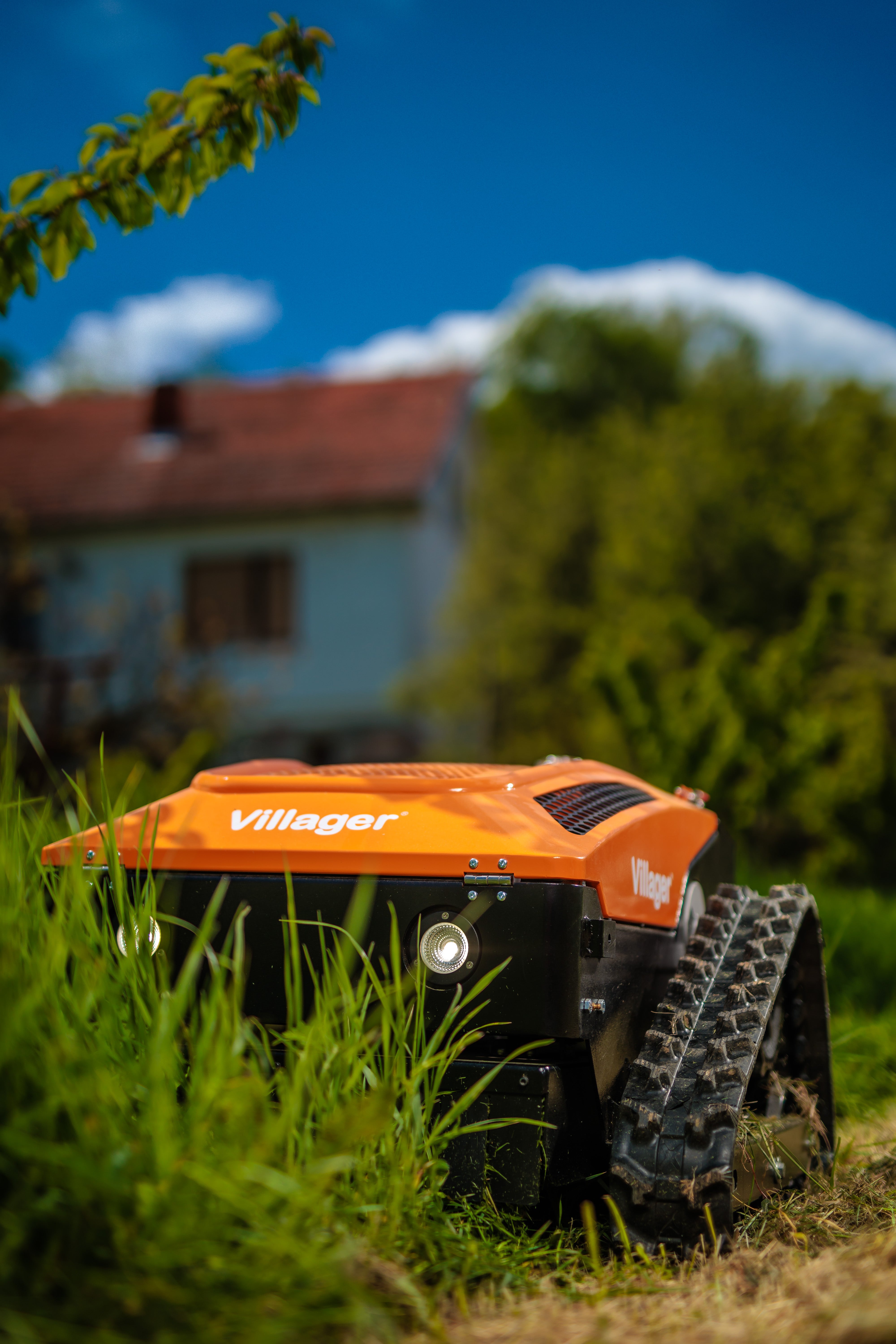 Villager RC 53 Ferngesteuerte Mähraupe, E-Start Funk-Raupenmäher – ferngesteuerter Hybrid-Mäher für Hänge und Problemflächen ca. 3000m2 - VI-089542