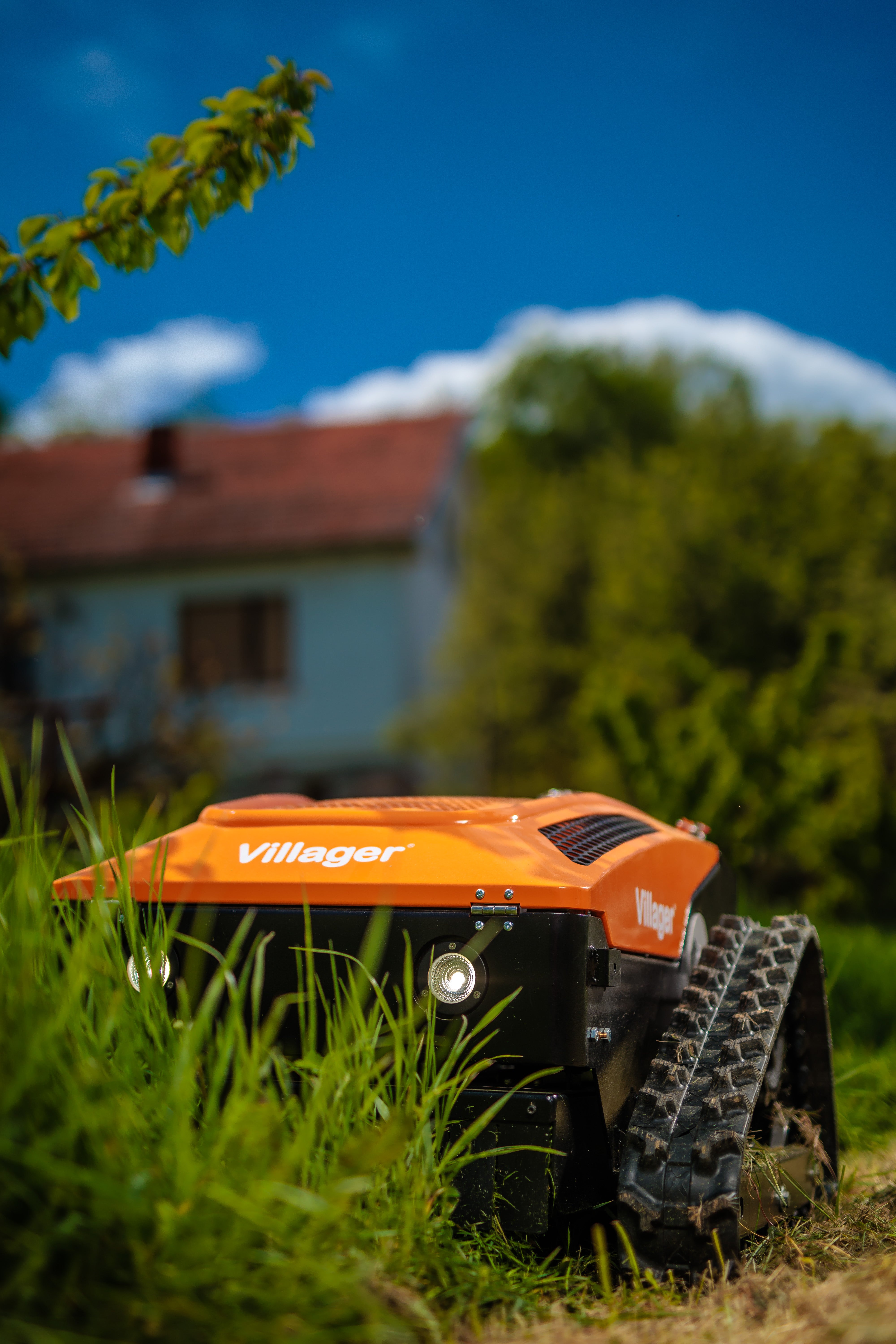 Villager RC 53 Ferngesteuerte Mähraupe, E-Start Funk-Raupenmäher – ferngesteuerter Hybrid-Mäher für Hänge und Problemflächen ca. 3000m2 - VI-089542
