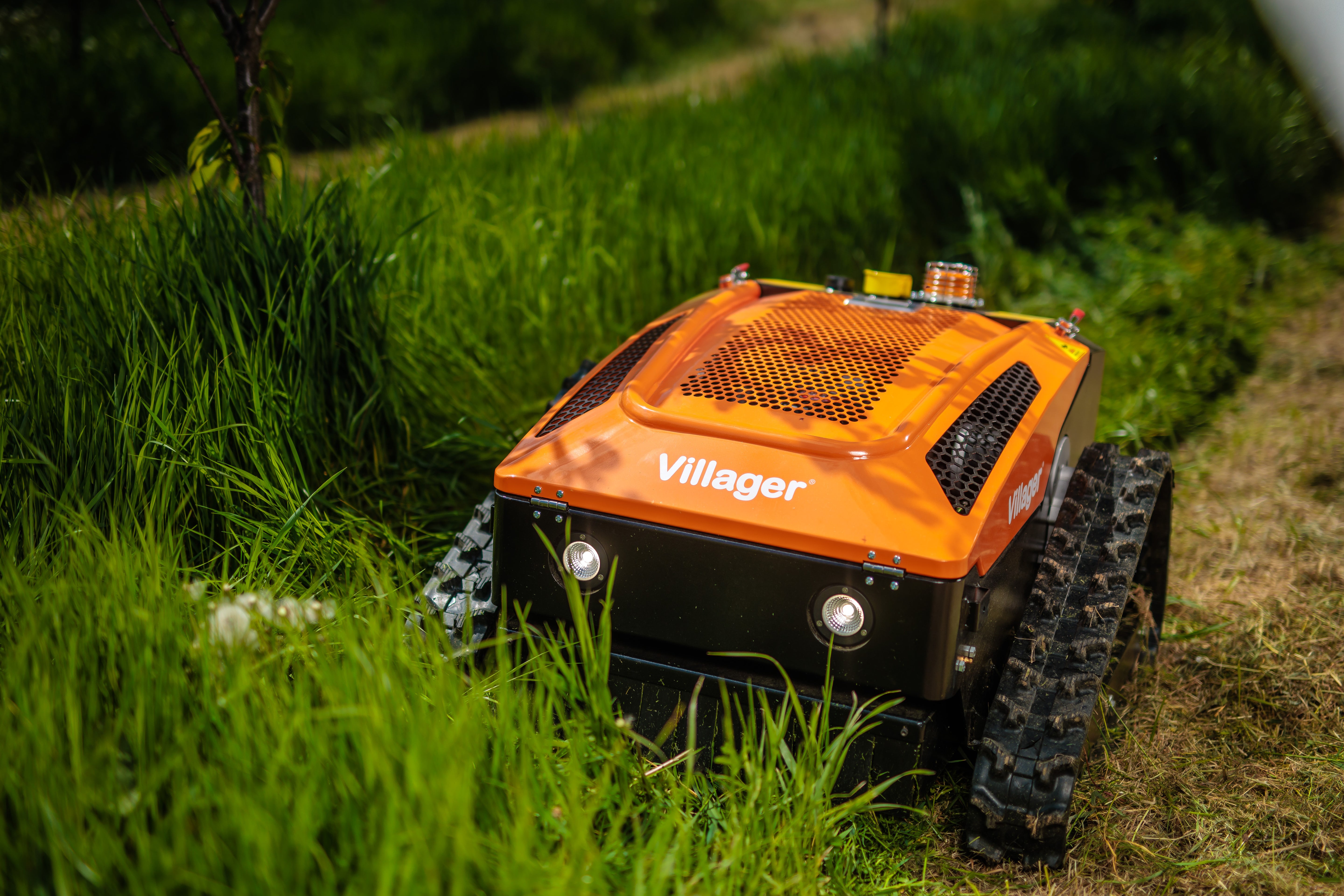 Villager RC 53 Ferngesteuerte Mähraupe, E-Start Funk-Raupenmäher – ferngesteuerter Hybrid-Mäher für Hänge und Problemflächen ca. 3000m2 - VI-089542