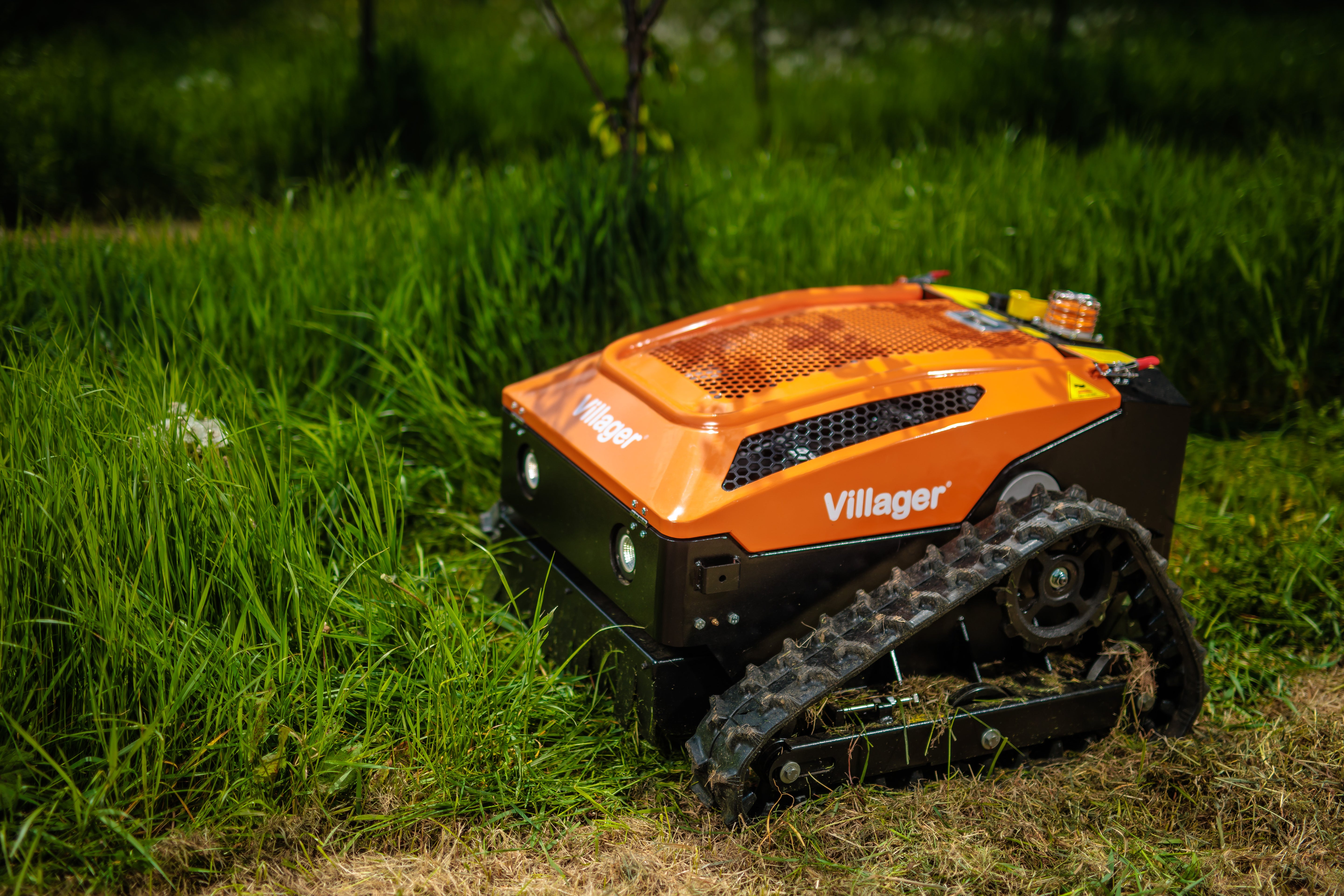 Villager RC 53 Ferngesteuerte Mähraupe, E-Start Funk-Raupenmäher – ferngesteuerter Hybrid-Mäher für Hänge und Problemflächen ca. 3000m2 - VI-089542