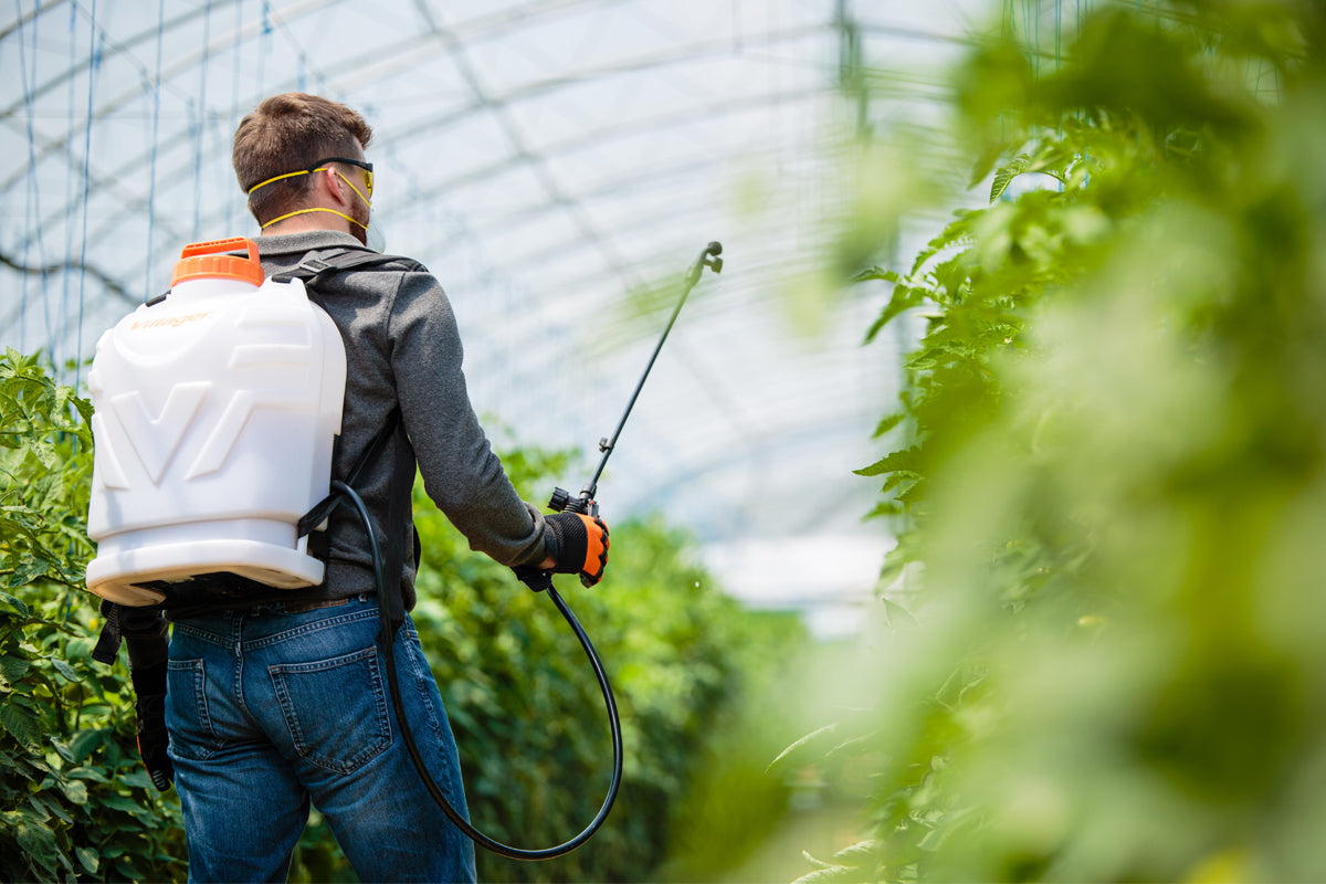 VBS 16 LI Akku-Rückenspritze – 16 l Akku-Drucksprüher mit 12 V / 8 Ah & Teleskoplanze – VI-051572 - VI-051572