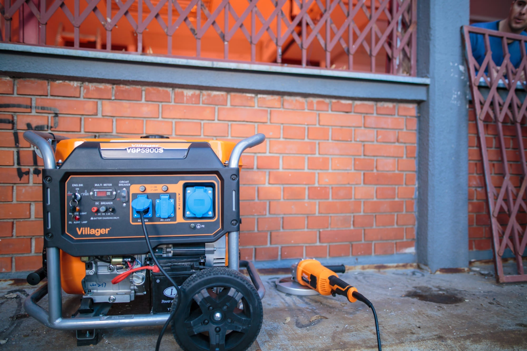 VGP 5900 S – Stromgenerator 5,4 kW mit Elektrostart, AVR & 25 l Tank - VI-055117