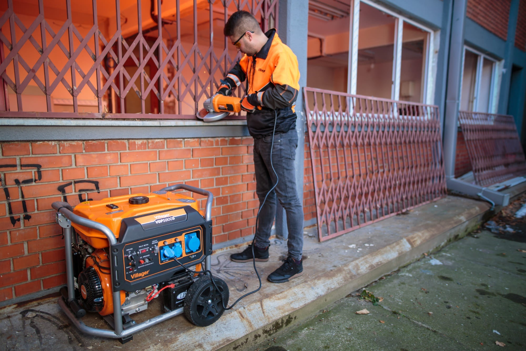 VGP 5900 S – Stromgenerator 5,4 kW mit Elektrostart, AVR & 25 l Tank - VI-055117