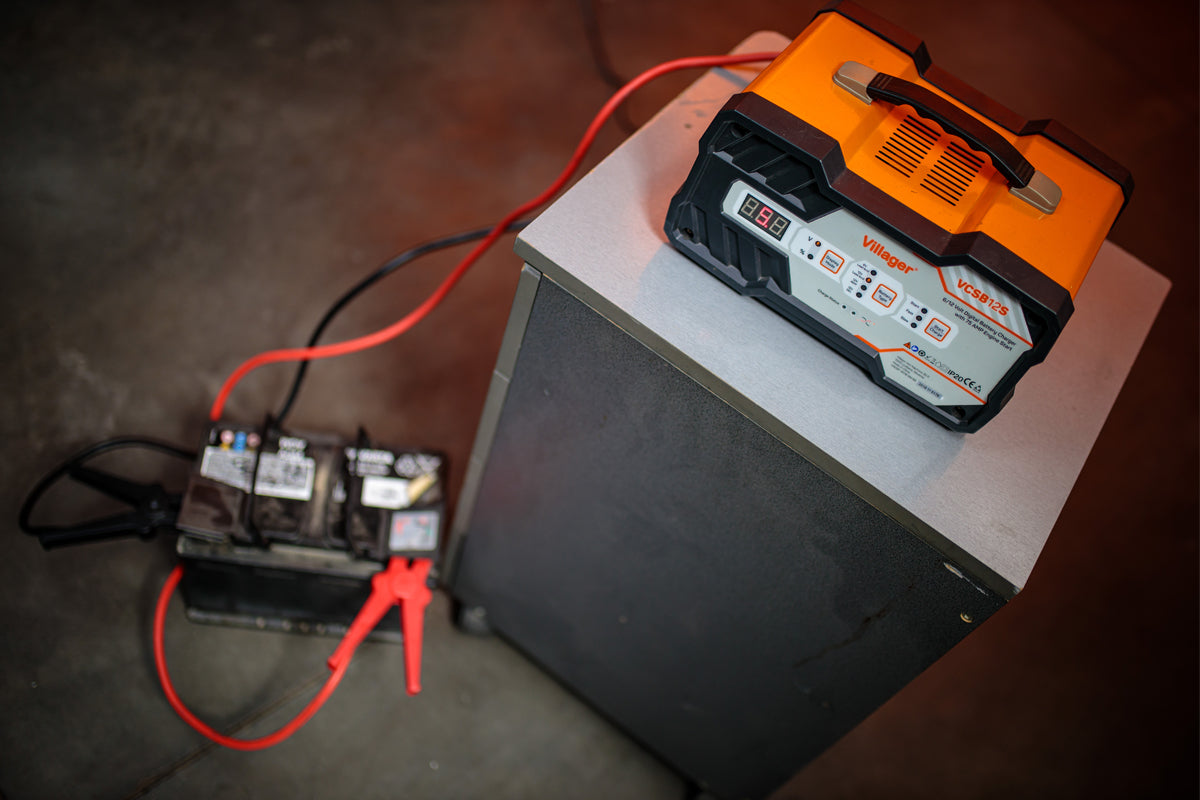 VCSB 12 S – Kraftvolle Autobatterie-Ladehilfe mit Starthilfe-Funktion - VI-55699