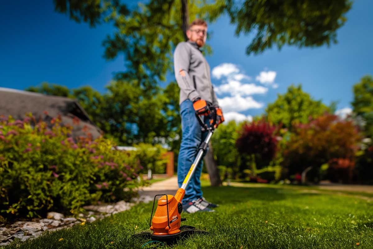 FUSE BC 2940 Doppelakku-Rasentrimmer – maximale Ausdauer für anspruchsvolle Gartenarbeiten - VI-67789