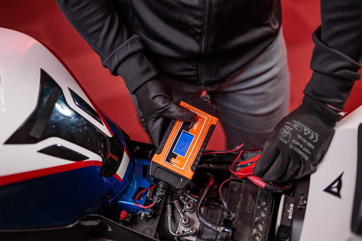 VCBM 4.0 – Intelligentes Batterieladegerät für 6V & 12V (14–140 Ah) - VI-71737