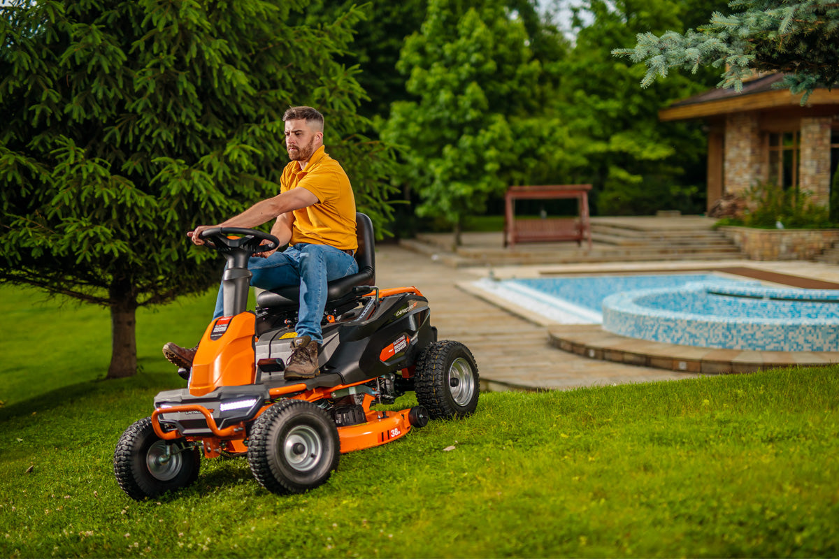 CAPRICORN 38 – Elektro-Aufsitzmäher mit 48 V Akku, 980 mm Schnittbreite & Brushless-Antrieb - VI-077890