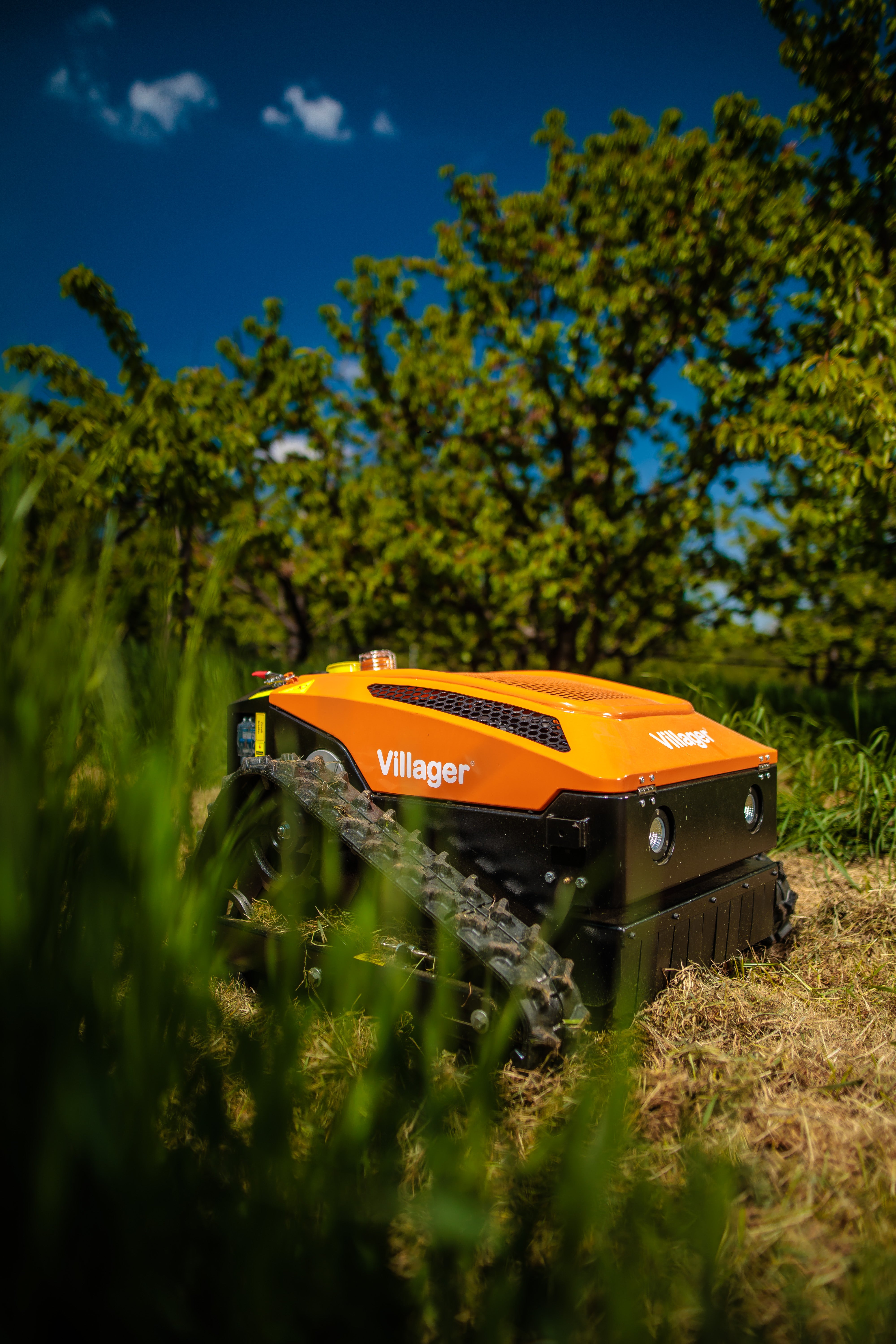 Villager RC 53 Ferngesteuerte Mähraupe, E-Start Funk-Raupenmäher – ferngesteuerter Hybrid-Mäher für Hänge und Problemflächen ca. 3000m2 - VI-089542