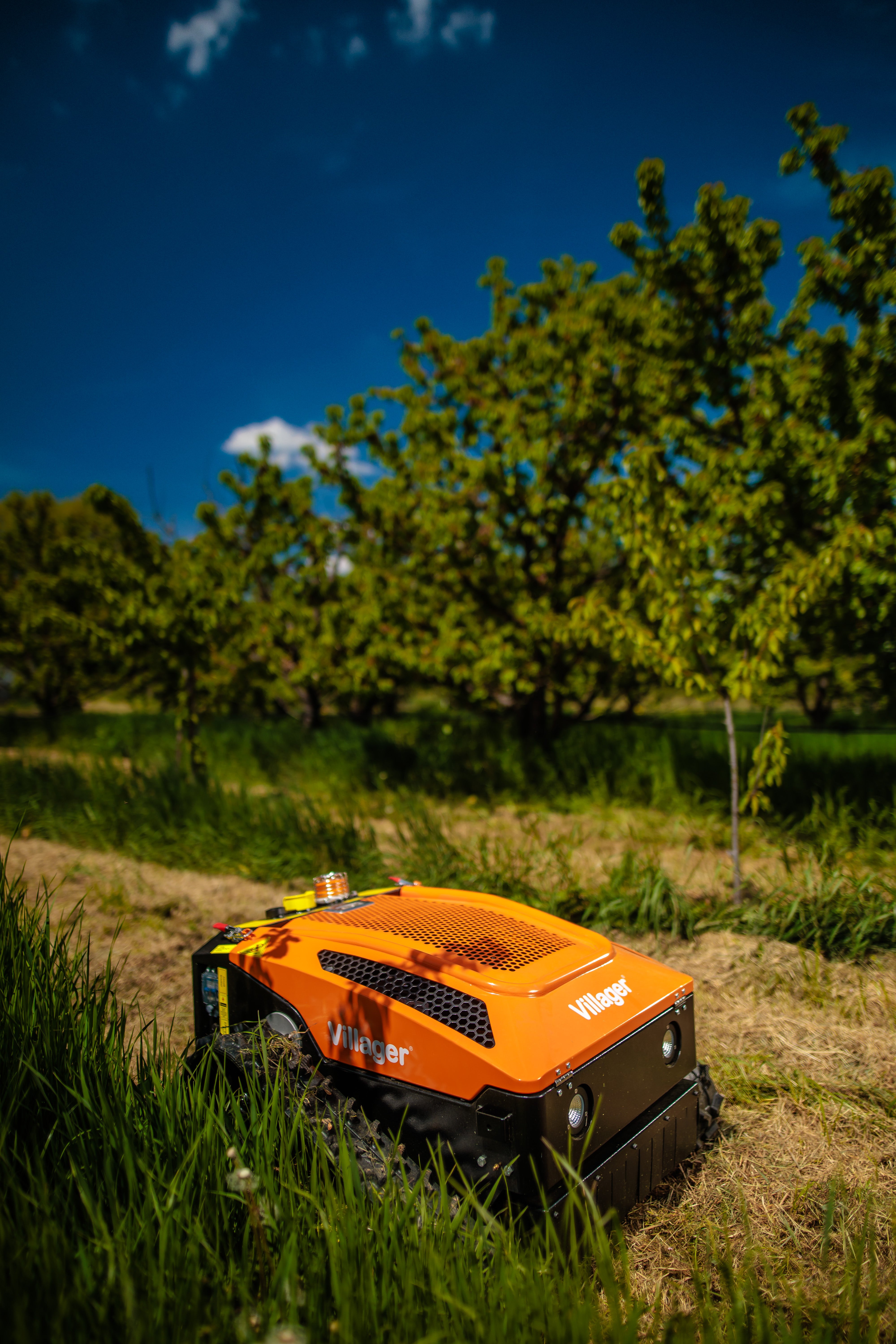 Villager RC 53 Ferngesteuerte Mähraupe, E-Start Funk-Raupenmäher – ferngesteuerter Hybrid-Mäher für Hänge und Problemflächen ca. 3000m2 - VI-089542