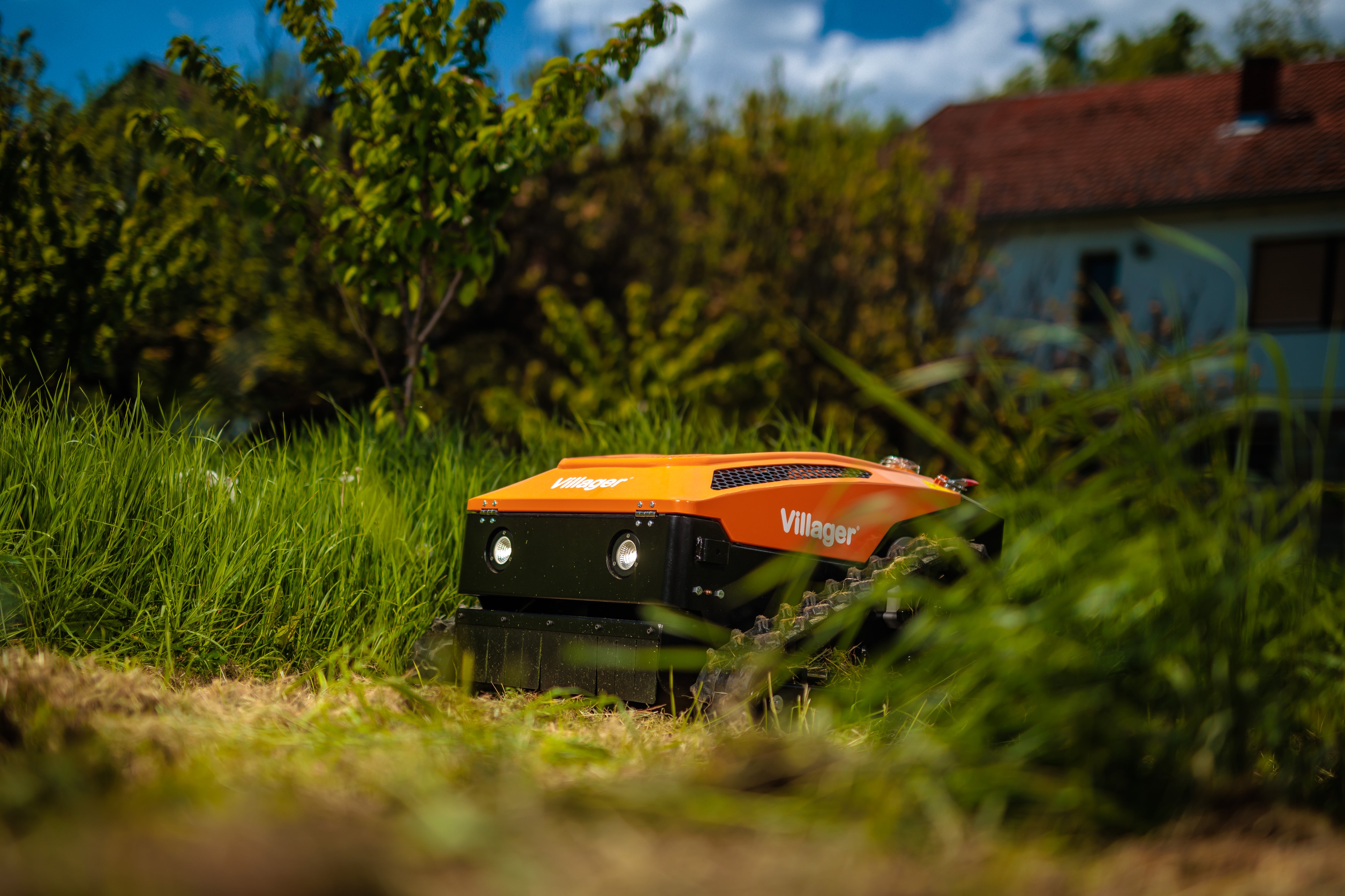Villager RC 53 Ferngesteuerte Mähraupe, E-Start Funk-Raupenmäher – ferngesteuerter Hybrid-Mäher für Hänge und Problemflächen ca. 3000m2 - VI-089542